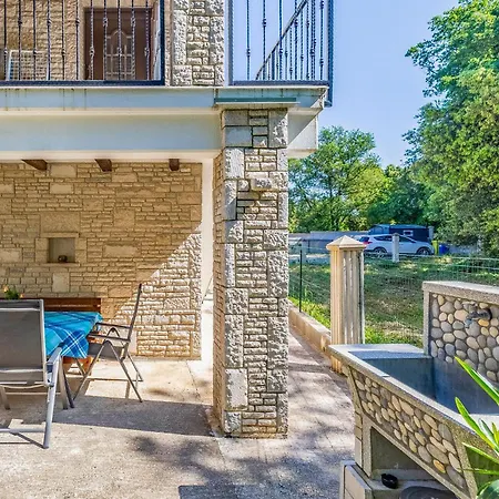 2 Bedroom Gorgeous In * Medulin