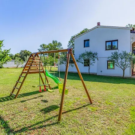 Apartment 2 Bedroom Gorgeous In Medulin