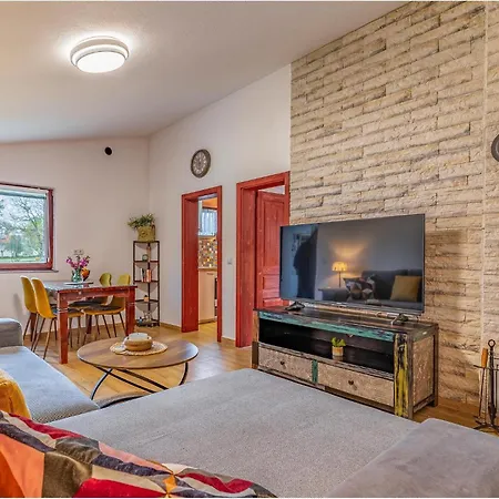Apartment 2 Bedroom Gorgeous In *