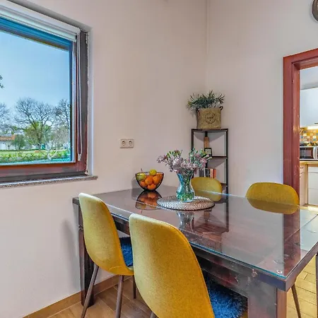 2 Bedroom Gorgeous In Apartment