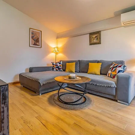 Apartment 2 Bedroom Gorgeous In Medulin